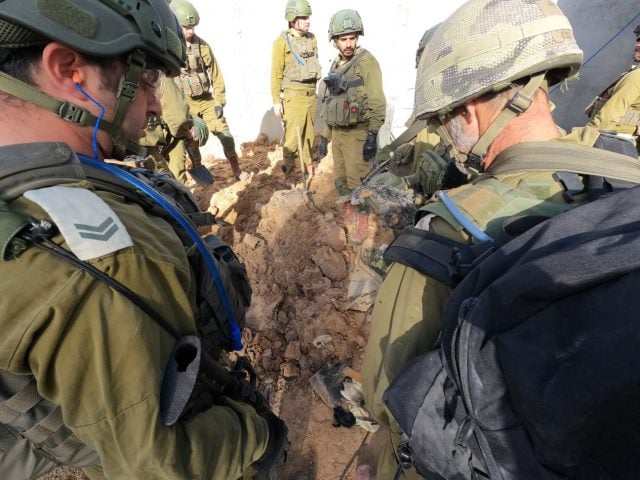 הלוחמים בחיפושים אחר החטופים בעזה (דו"צ)
