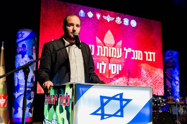 (ללא קרדיט)