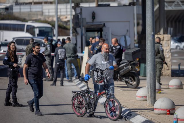 המצב הביטחוני נפיץ גם בירושלים. הפיגוע הבוקר במחסום המנהרות