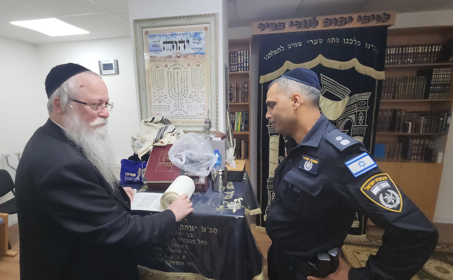 סוף טוב: לאחר שנגנב, ספר התורה הוחזר לבית הכנסת