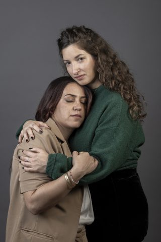 תערוכת "יד אחות": נשים מאחות את שברי המלחמה
