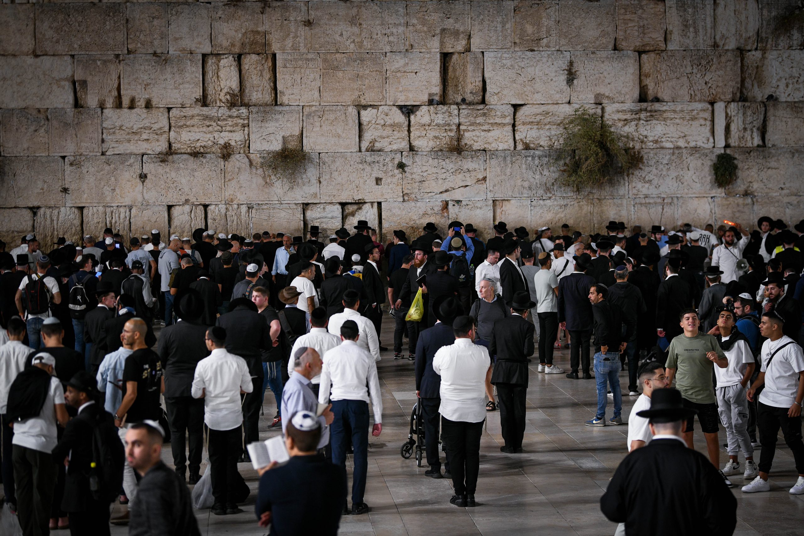 קריאת שמע למען החטופים: זה השחקן שינחה את הערב