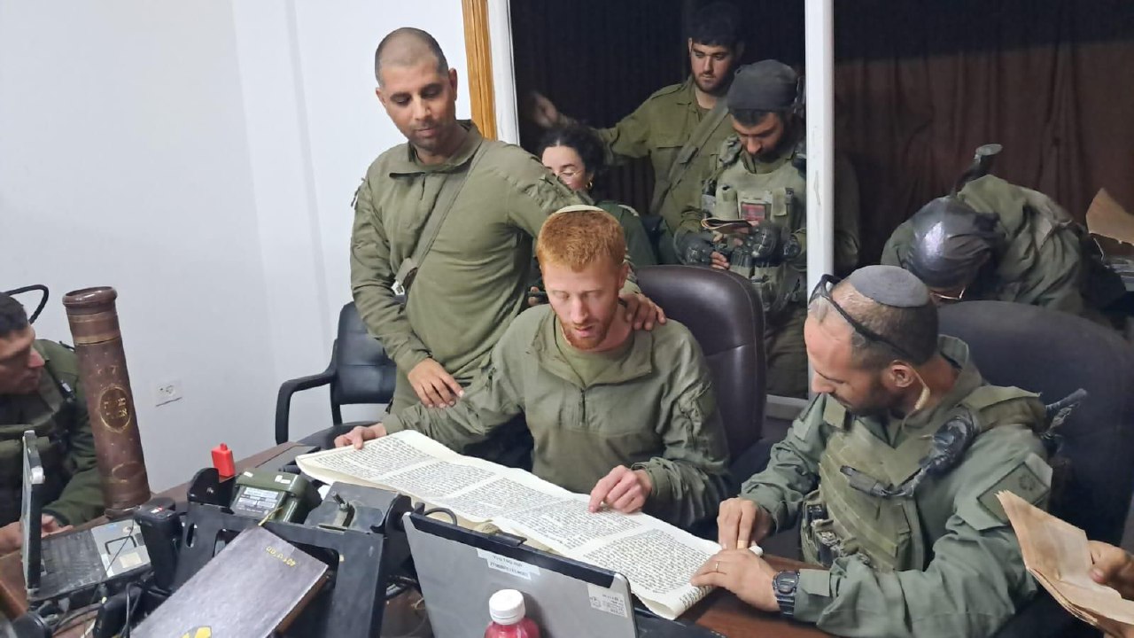 "על הניסים": מח"ט 401 בקריאת מגילה בשיפא. צפו