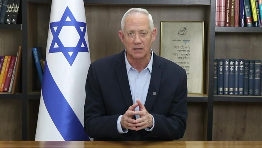 גנץ מאיים: "לא נישאר בממשלה אם החוק יעבור"