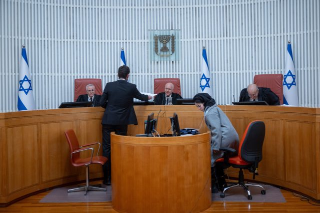 הרכב השופטים: פוגלמן, מינץ ושטיין