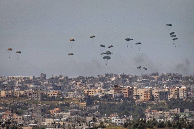 הצנחת סיוע הומניטרי לעזה