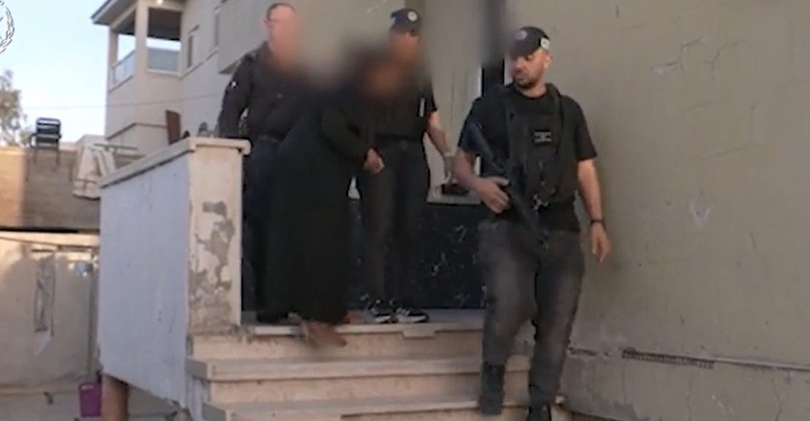 מעצר אחותו של הנייה. צפו בתיעוד המלא מהמבצע