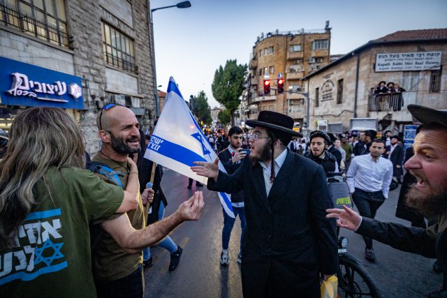 מחאת אחים לנשק במאה שערים