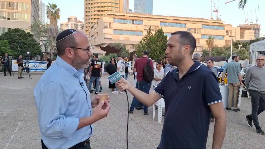 צביקה מור בריאיון לסרוגים