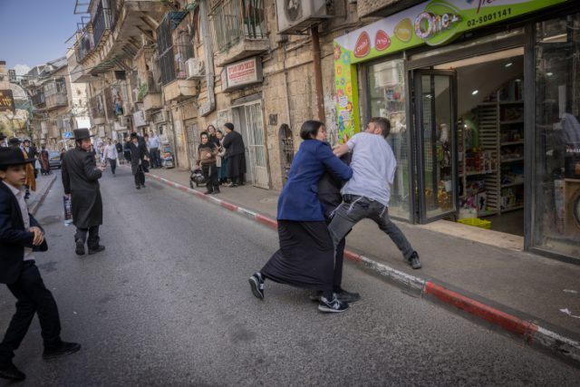 הבלשים מחופשים לחרדים