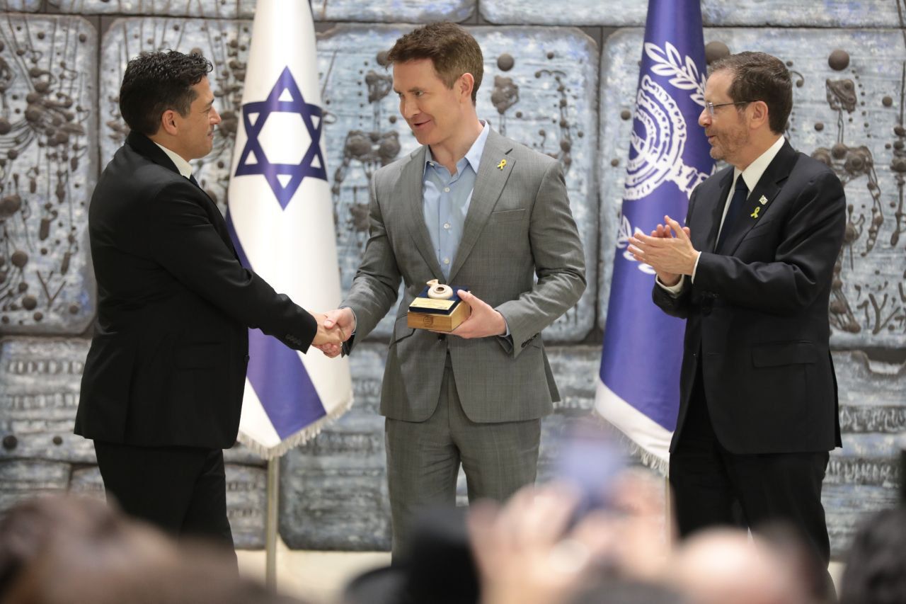 הוקרה מיוחדת לעיתונאי הבריטי תומך ישראל: "עומד לצידכם"