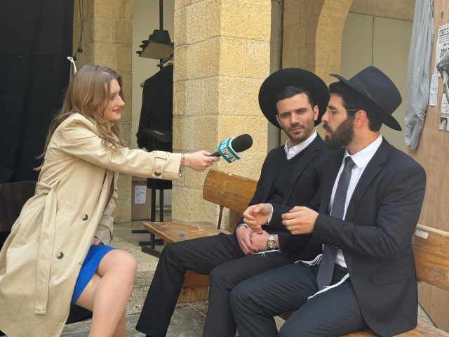 "יש משהו מופלא בלהתחתן כשבקושי מכירים"