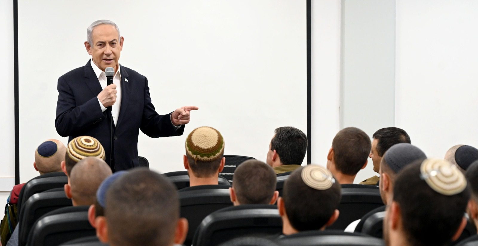 נתניהו למתגייסים החדשים: נחושים לנצח את איראן
