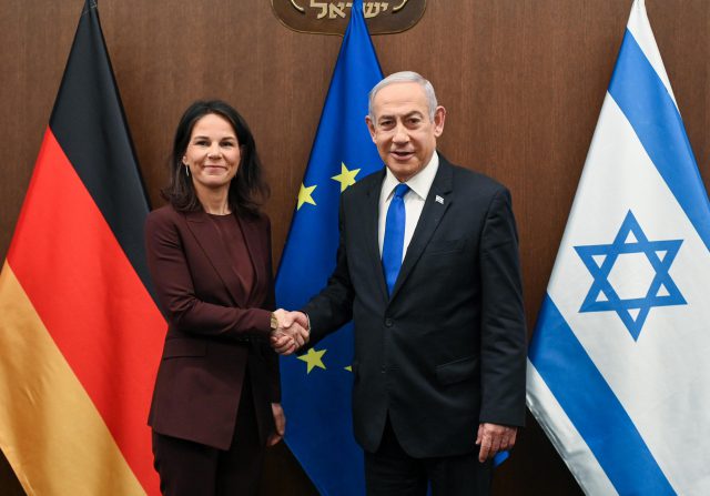 עם שרת החוץ הגרמנית
