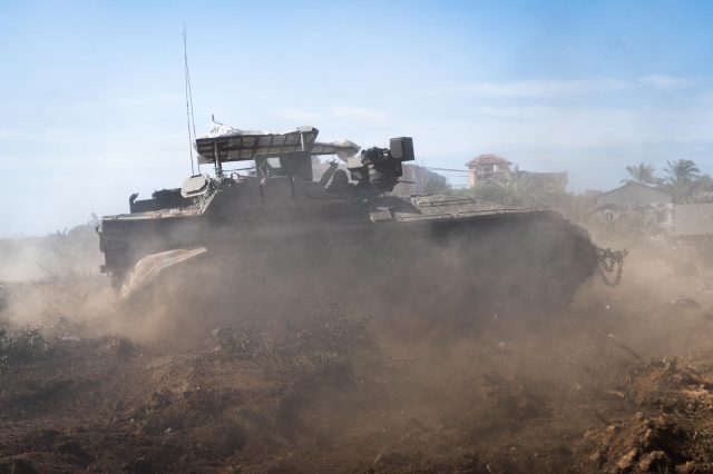 לאחר זיהוי מרחפן: כוחות צה"ל חיסלו מחבלים בעזה