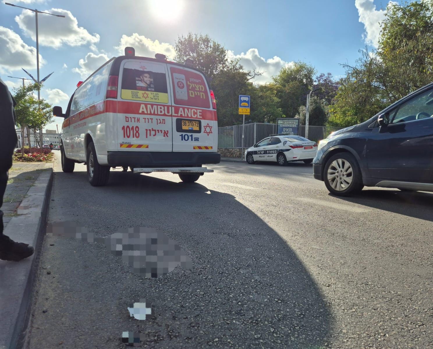 פיצוץ עז בחולון: מיניבוס עלה באש, הנהג פצוע קשה