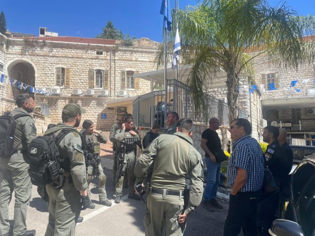 "שופרו של חמאס": פשיטה על אולפני אלג'זירה בנצרת