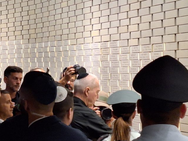 גלנט: זו מלחמת אין ברירה, עד שנחזיר את החיוך לפנים