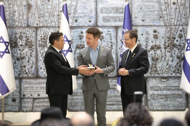 לוחם למען ישראל: מי אתה דאגלס מארי?