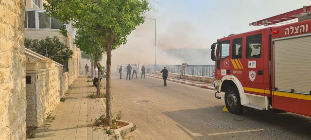 פינוי מוסדות חינוך ובתים: שריפה גדולה בהר חומה