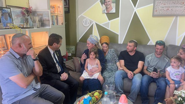 ביקור מיוחד: הנשיא הרצוג נפגש עם משפחת ליבמן