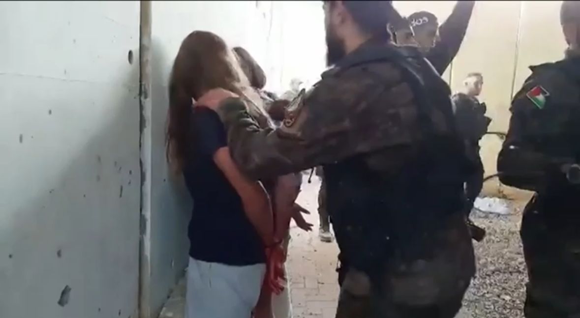 השגרירים חוייבו לצפות בסרטון חטיפת התצפיתניות