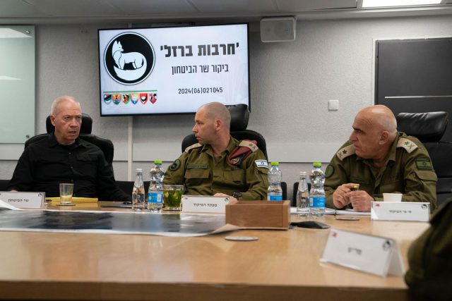 גלנט לשרים: זה מספר הרקטות שנותרו לחיזבאללה