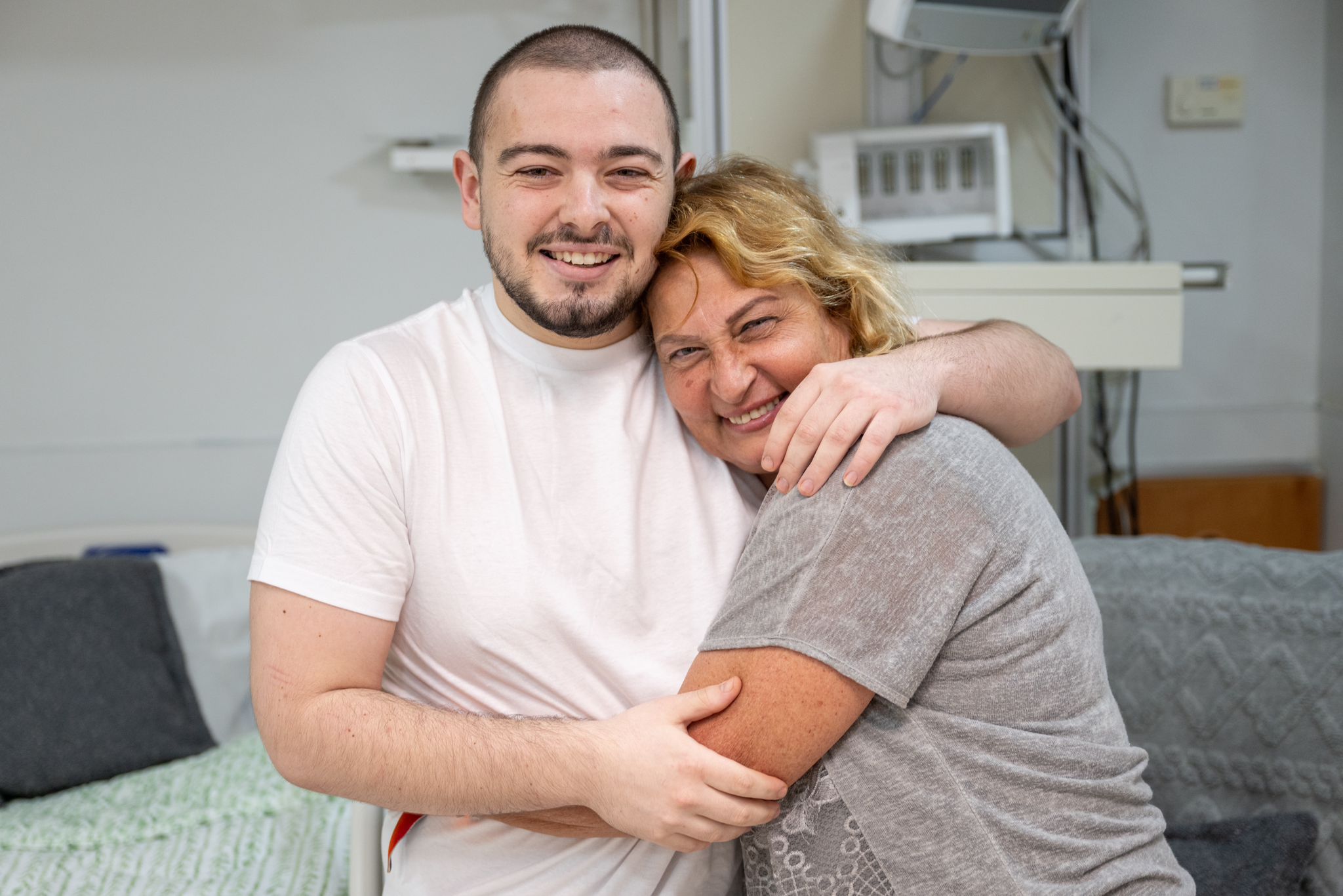 אם החטוף שיתפה בדמעות: "המשאלה שלי התגשמה"