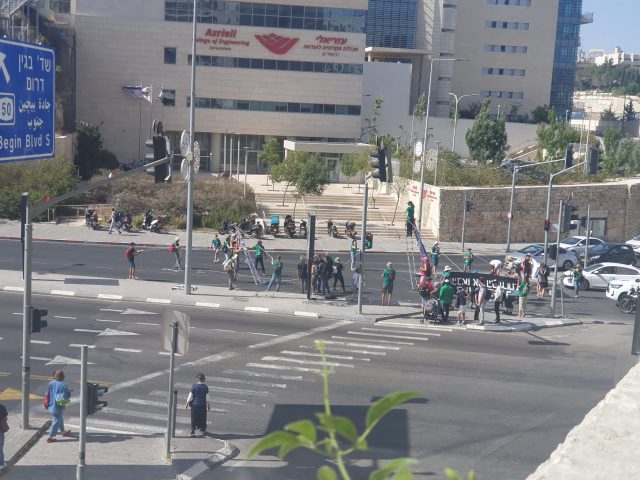 20 איש. זה שצריך כדי לחסום את ירושלים