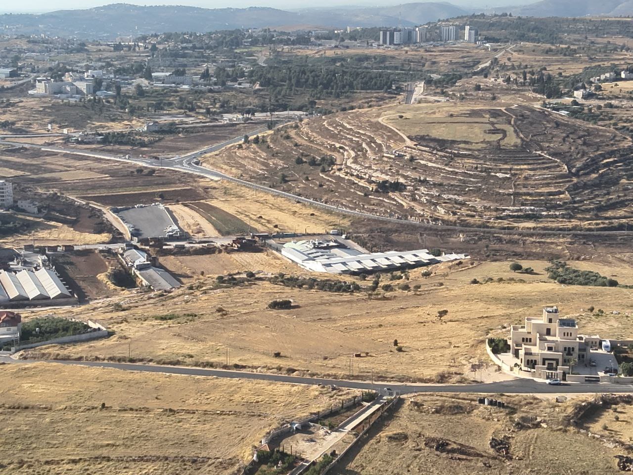 צופה על המנהל האזרחי: הפלסטינים סללו כביש בלתי חוקי