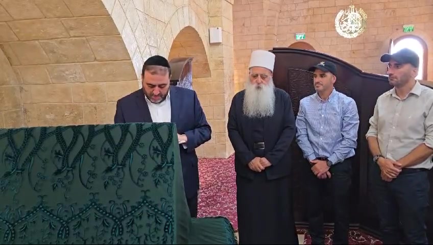 צפו: השר ארבל עורך אזכרה לחללים הדרוזים בקבר יתרו