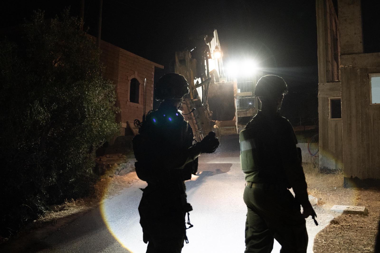 נהרסו בתי המחבלים שרצחו את מתן אלמליח בכביש 1