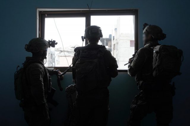 צה"ל תקף את עיריית חאן יונס, הצנחנים משתלטים על ש'געייה