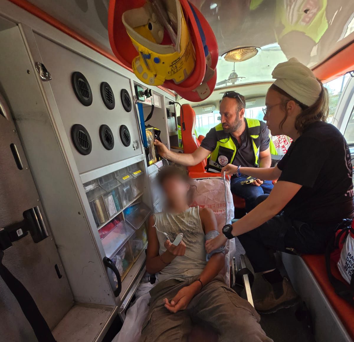 נער יהודי נפגע בפניו לאחר שערבים יידו אבנים לעברו