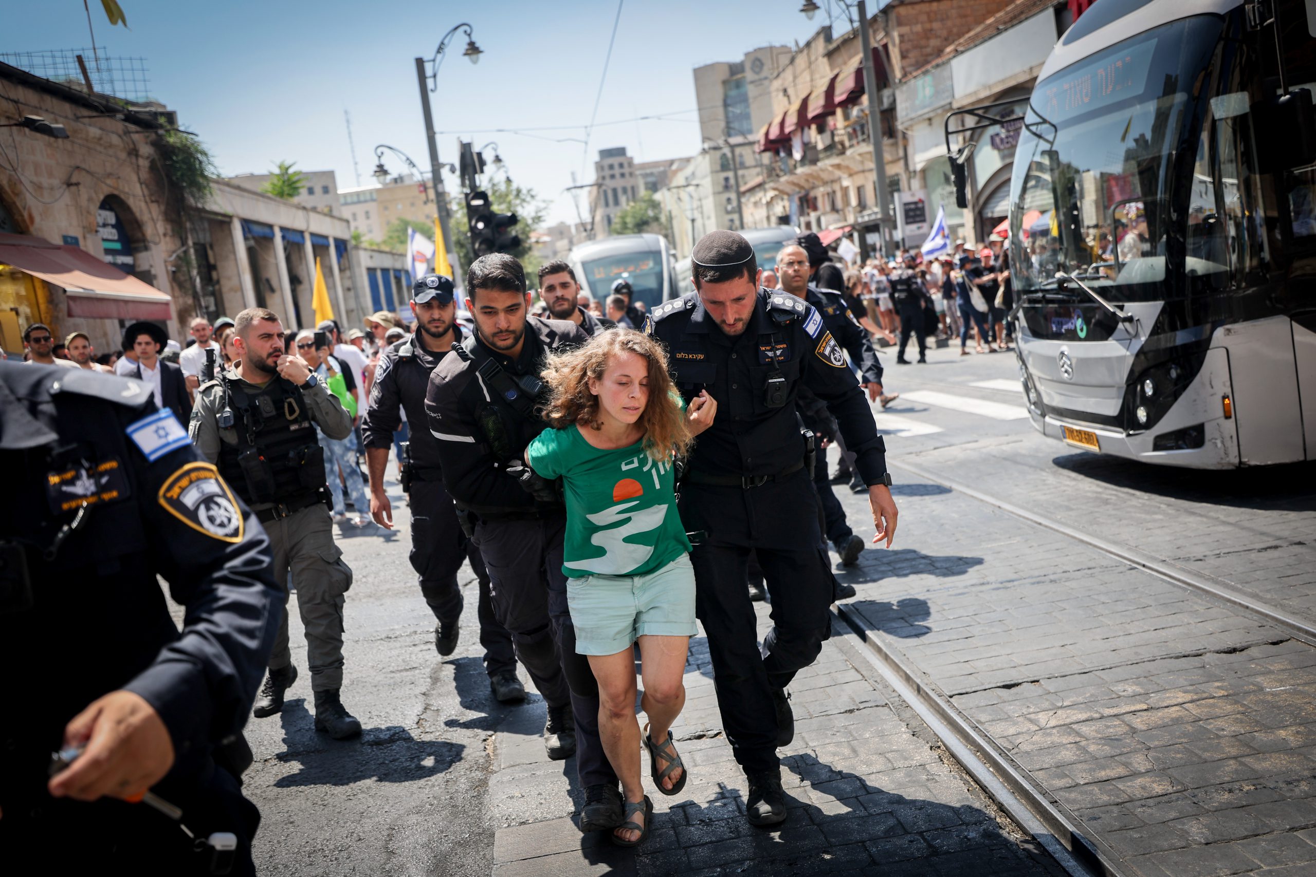 האנרכיזם ברחובות: המשטרה עצרה 7 מפגינים
