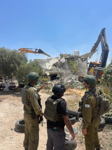 סמוך לגדר: נהרסו מבנים מהם בוצע ירי לבת חפר