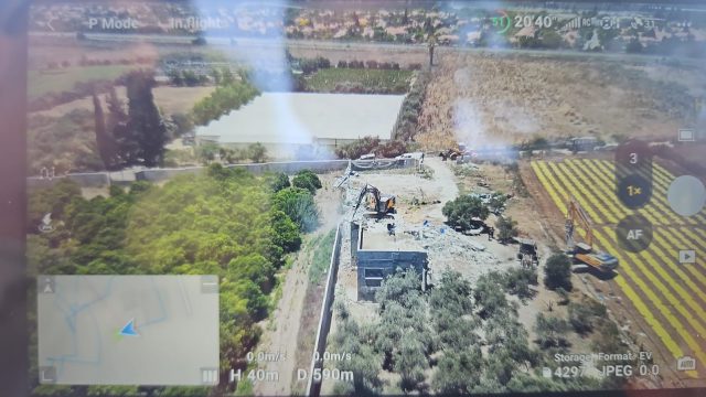 סמוך לגדר: נהרסו מבנים מהם בוצע ירי לבת חפר