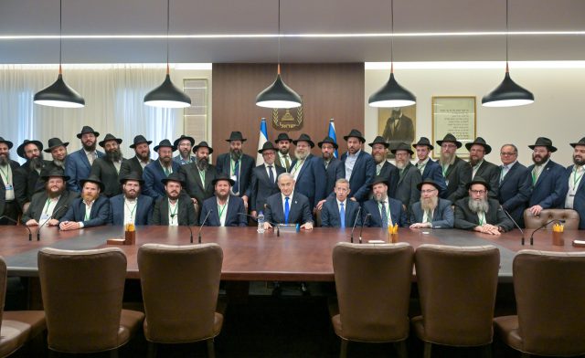 נתניהו לשליחי חב"ד: "אל תיכנעו לשקרים האנטישמיים"