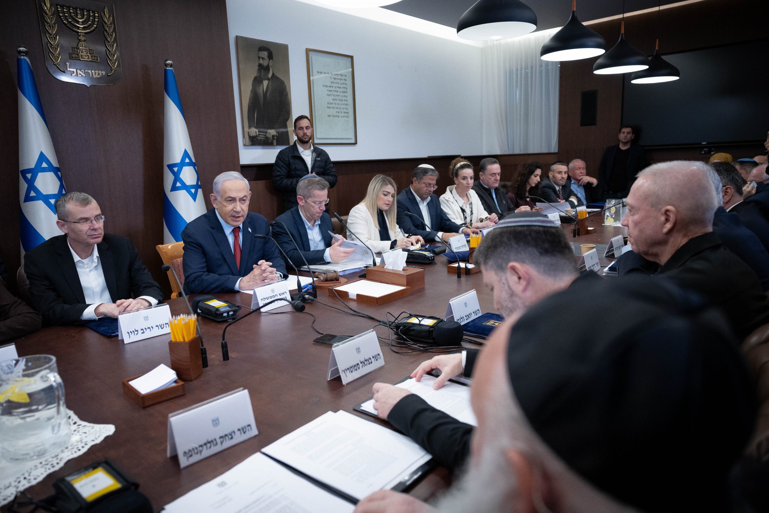 בעקבות הפיצוץ בלבנון: עוצר ראיונות בממשלה