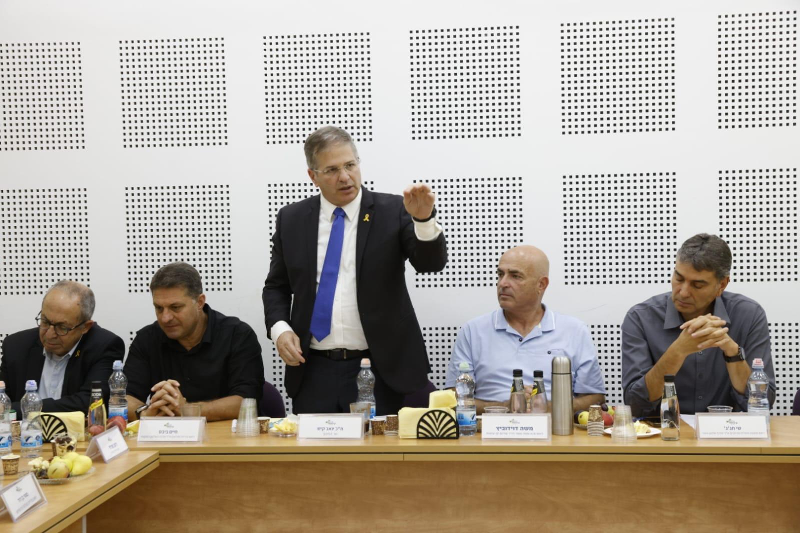 בצל המלחמה בצפון: פגישה בין משרד החינוך לשלטון המקומי
