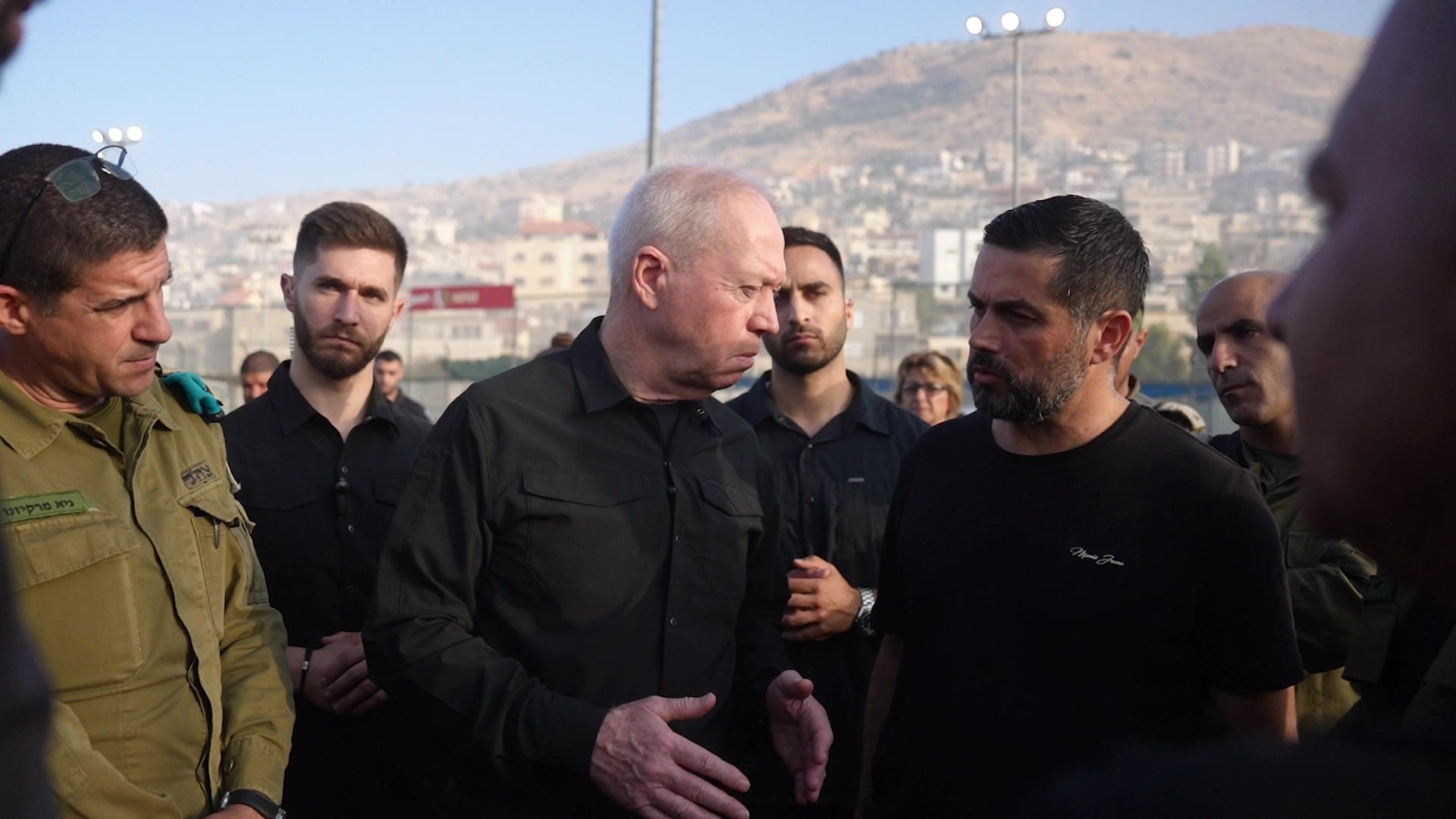 שר הביטחון במגדל שמס � צילום אלעד מלכה