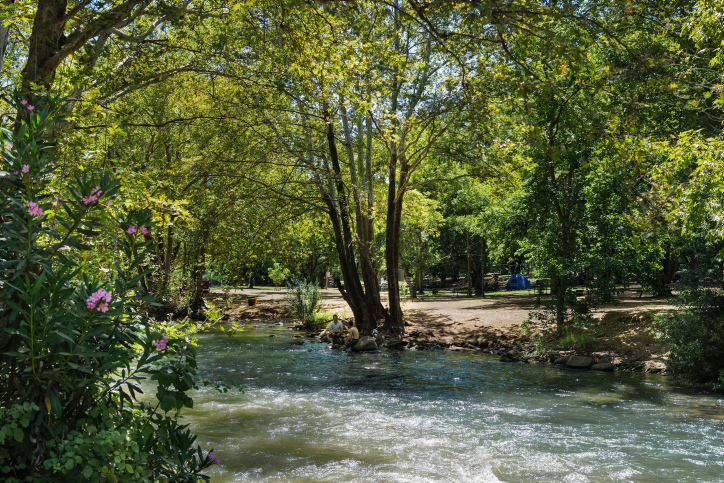 אזרח נהרג מפגיעה ישירה של רקטה בקיבוץ הגושרים