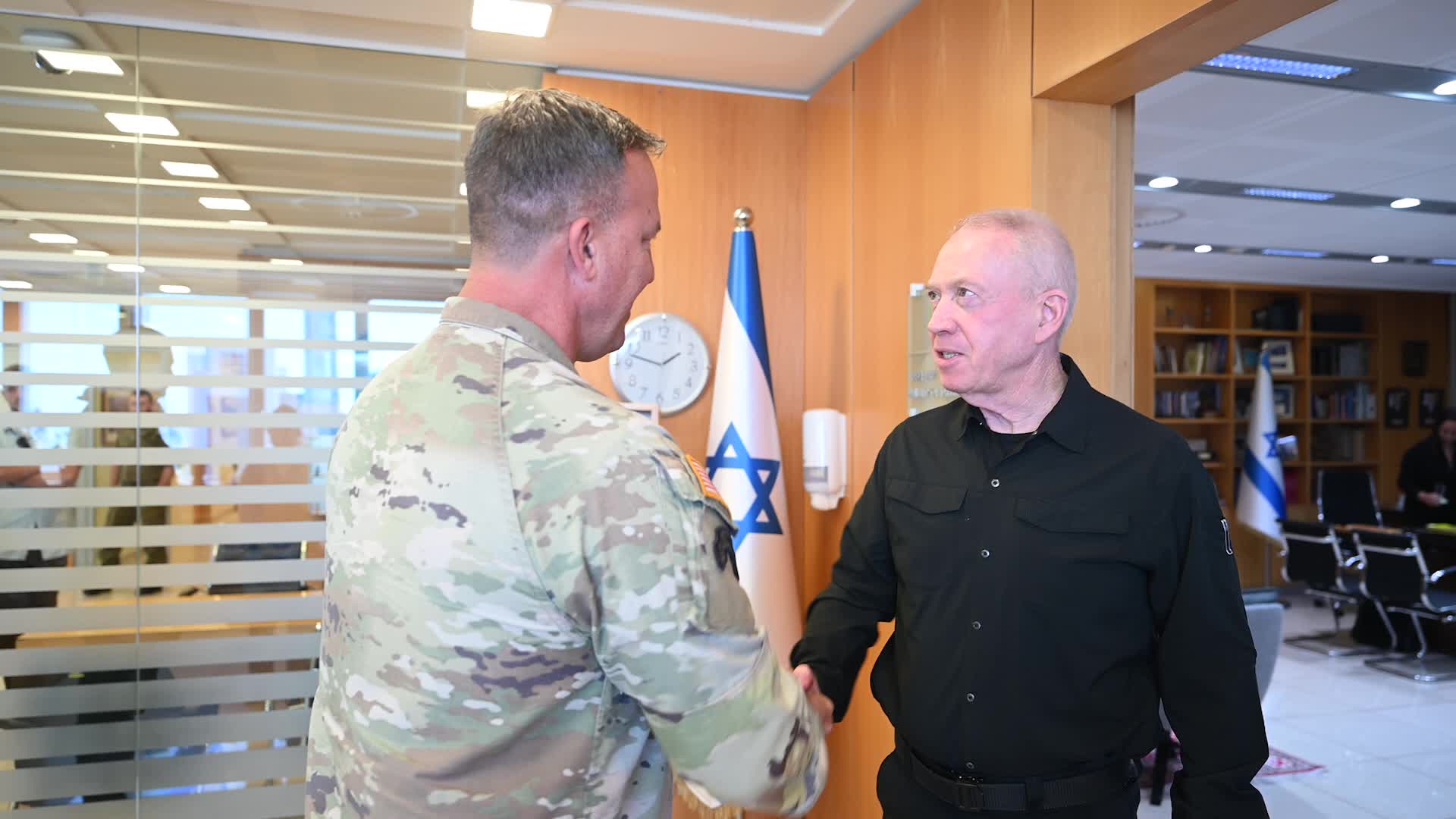 פגישת שהב״ט והרמטכ״ל עם גנרל קורילה � צילום אלעד מלכה