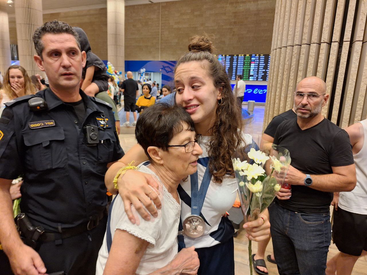 ענבר לניר