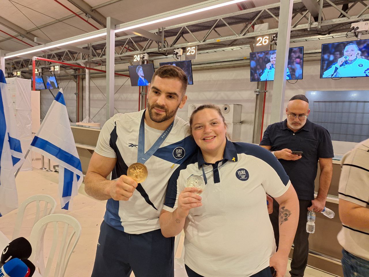רז הרשקו ופיטר פלצ'יק עם המדליות