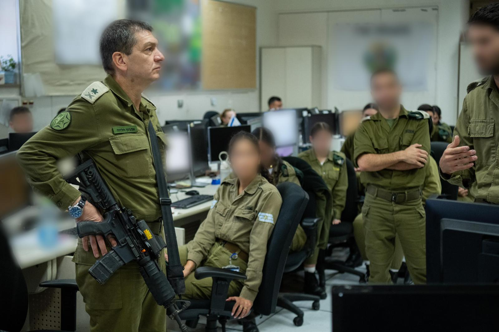 בצל האיומים: ראש אמ"ן ביקר בבסיסי הצפון