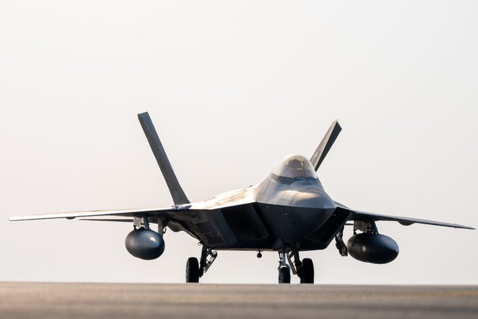 איתות לאיראן: צבא ארה"ב העביר מטוסי F-22 למזרח התיכון
