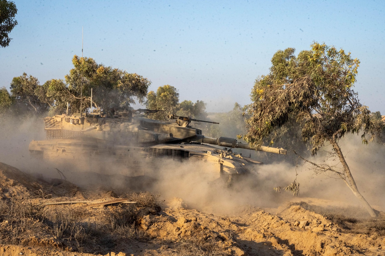 חיל האוויר תקף מחבלים שהטמינו מטענים בשג'אעיה