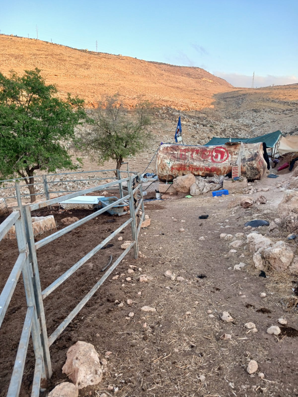 הנקודה השנייה שהקים נעם, למרגלות ואדי זנניר (קרדיט: נעם ג'קסון)