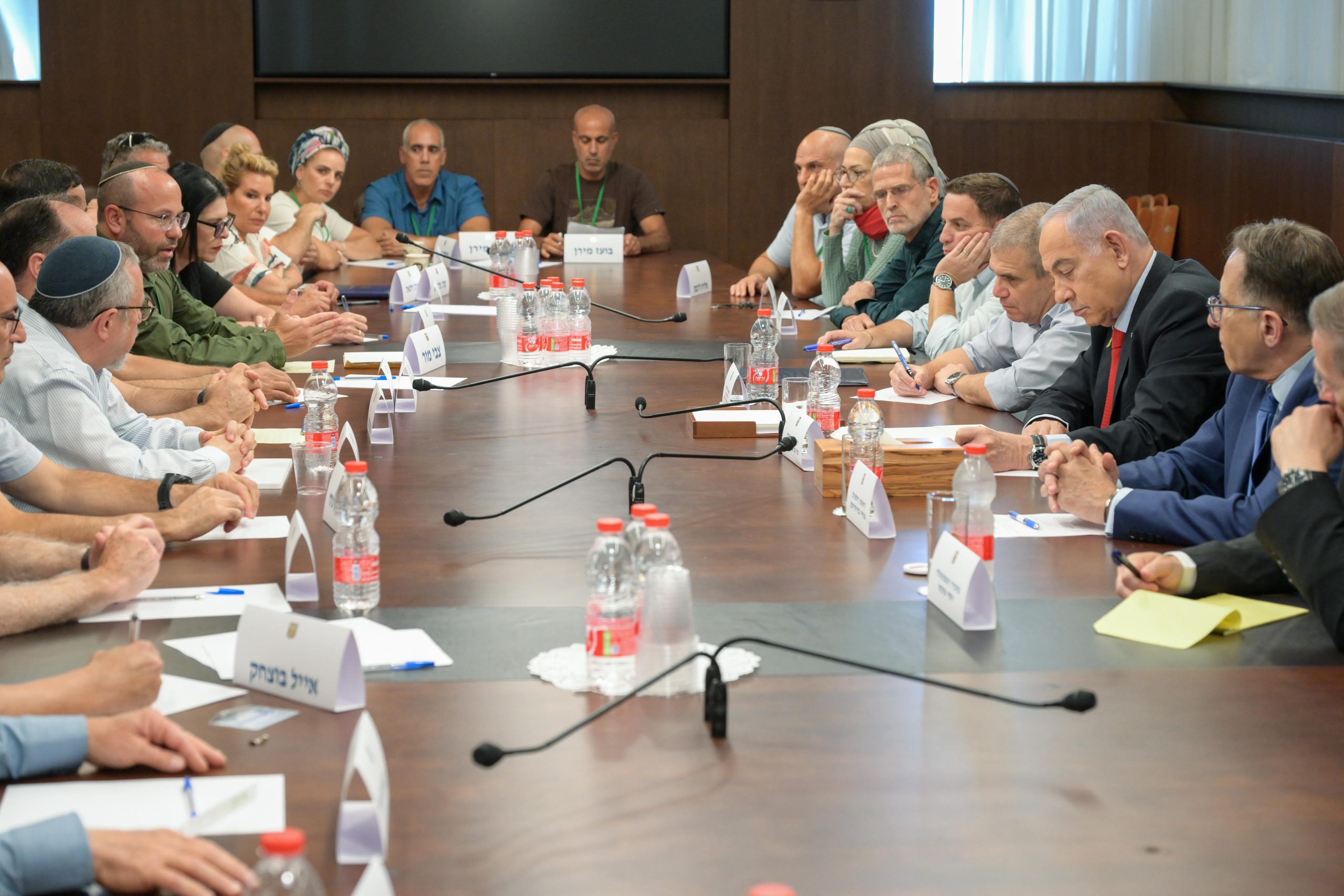 נתניהו הבטיח למשפחות השכולות: "לא נצא בשום מצב מציר פילדלפי"